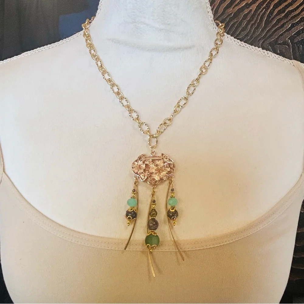 Handcrafted elegant stone dangle fringe medallion pendant on chain necklace